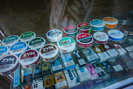 Why Non-Tobacco Nicotine Pouches Can Be a Better Choice Than Vapes for Stopping Smoking