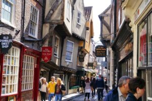 Why Buying Nicotine Pouches Online Beats Buying In-Store